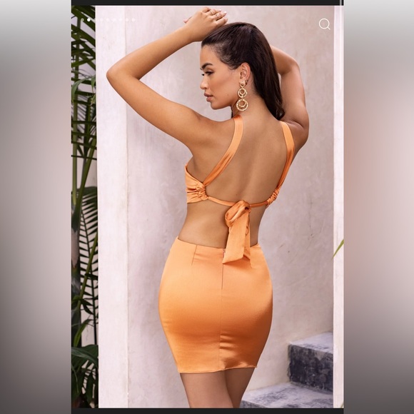 Oh Polly SUNSHINE SOLITUDE
Knot Detail Halter Neck Satin Mini Dress in Caramel - Picture 7 of 7